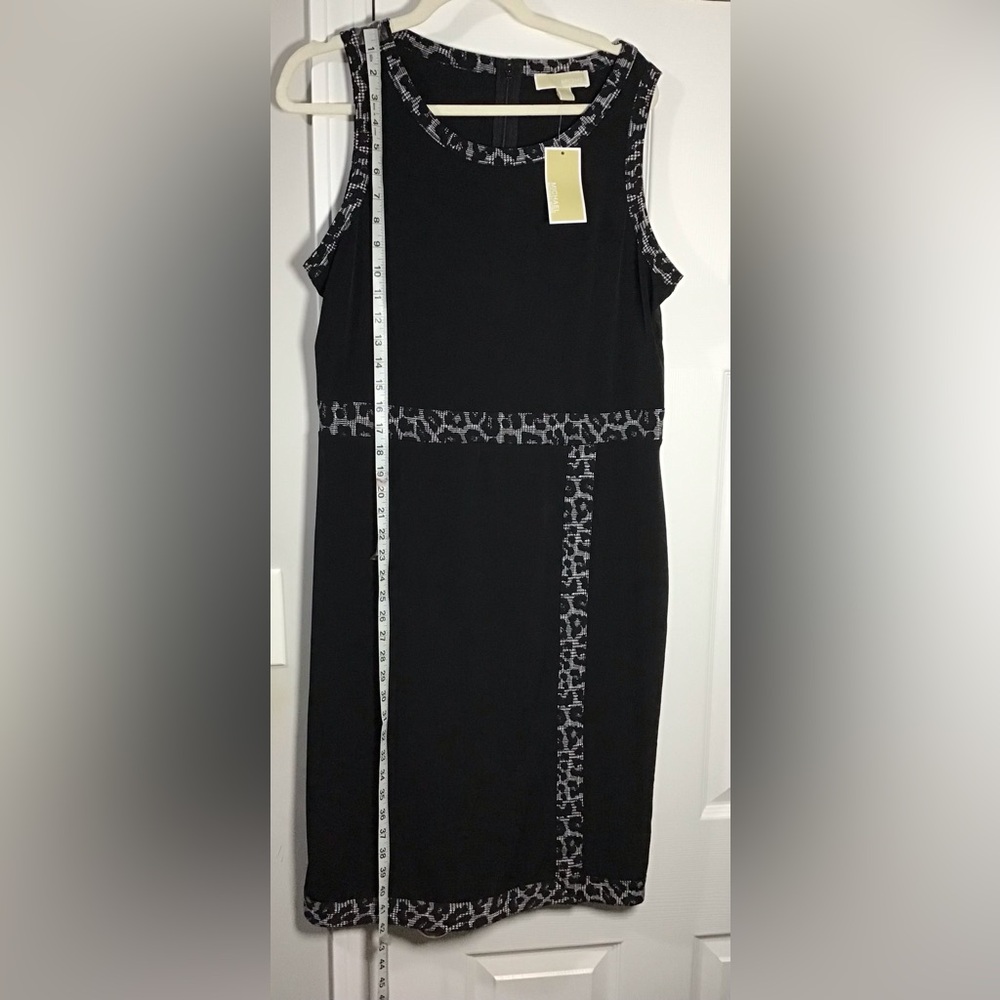 Michael Kors Sleeveless Round neck Elegant Black and White Patterned  Trim Dress - Picture 7 of 8